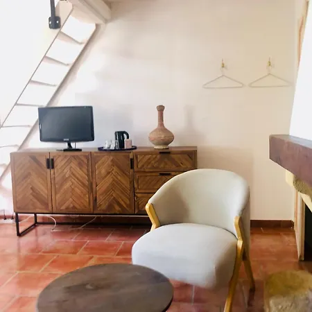 Bed & Breakfast Roumanille 3*