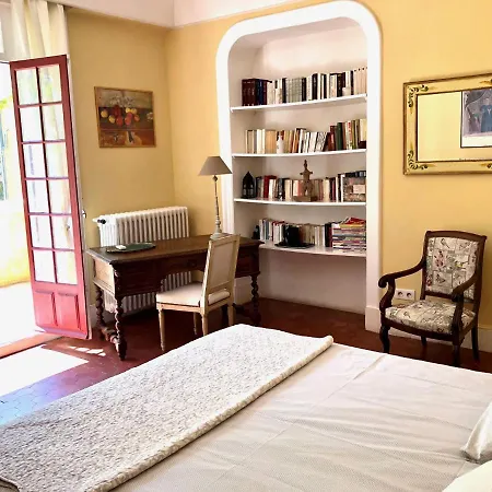 Roumanille Bed & Breakfast