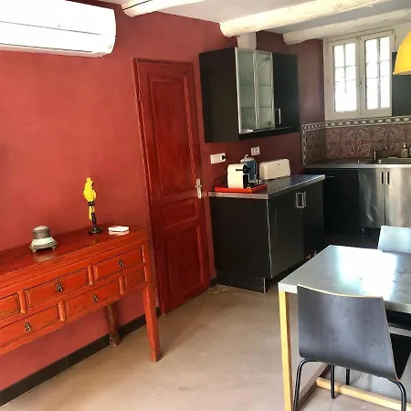 Bed & Breakfast Roumanille 3*