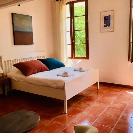 Bed & Breakfast Roumanille 3*