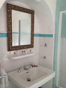 Roumanille Bed & Breakfast